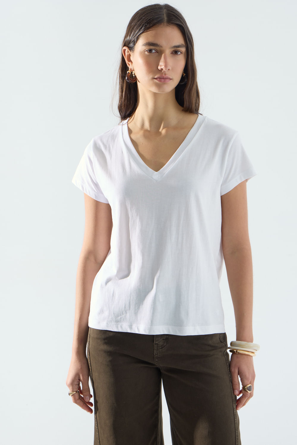 Remera basic escote en V Portsaidsaa — imagen 2