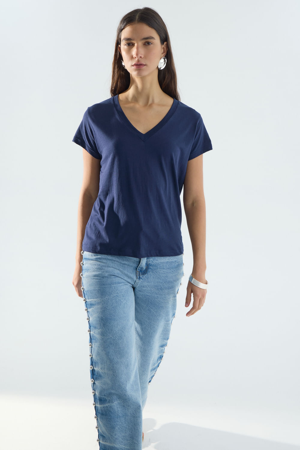 Remera basic escote en v